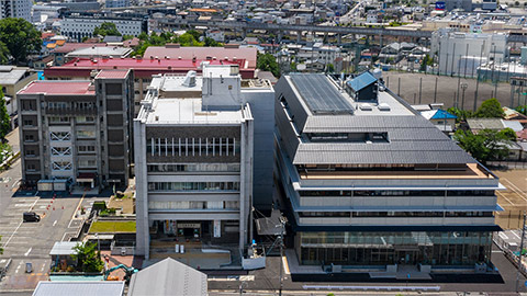 上田市本庁舎「空間と緑」が令和5年度上田市都市景観賞を受賞いたしました